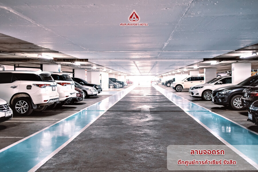 Asia Airport Hotel : Parking Lot